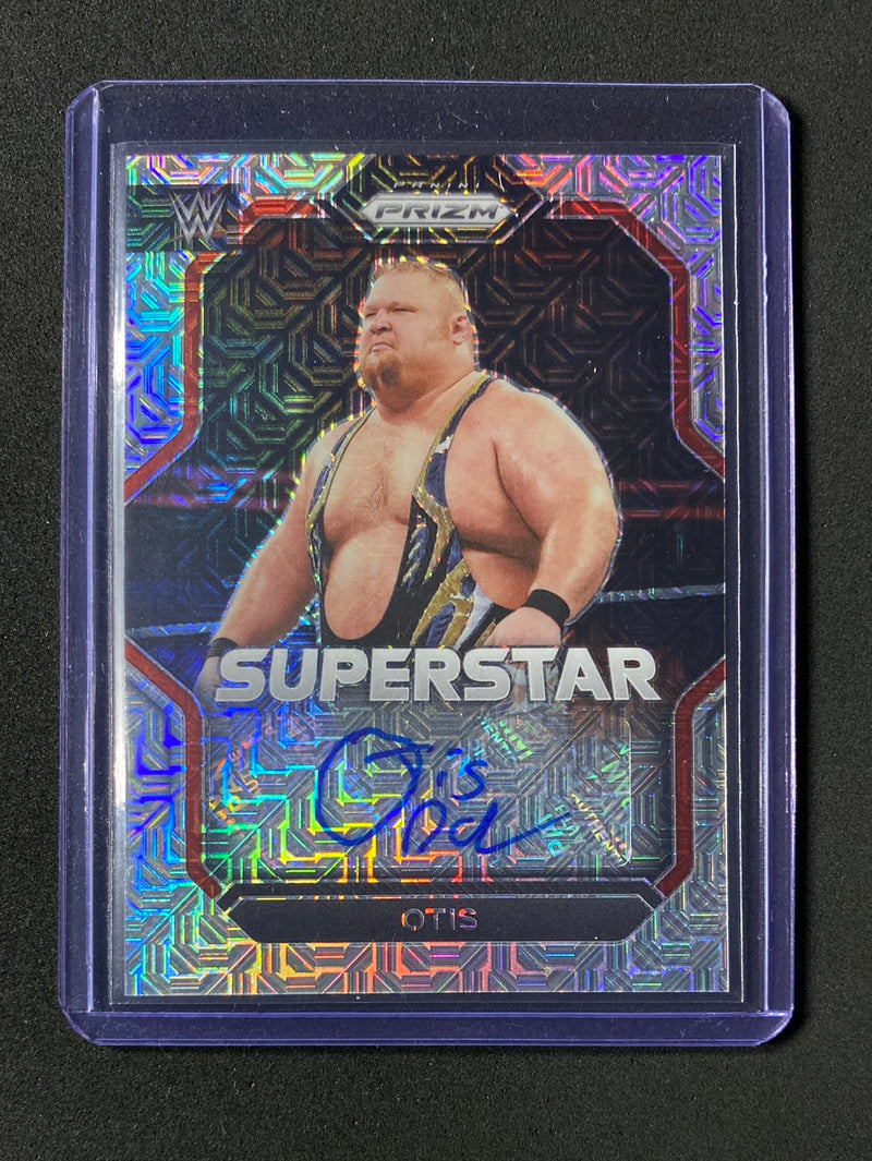 2023 Prizm WWE Otis Superstar Autographs Mojo 17/25