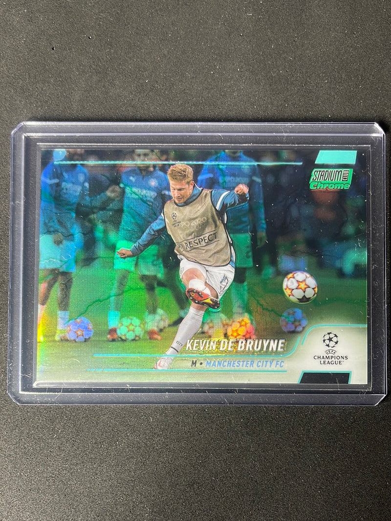 2021-22 Topps Stadium Club Chrome UEFA Champions League Kevin De Bruyne Aqua/Green Electric Charge Refractor 25/199