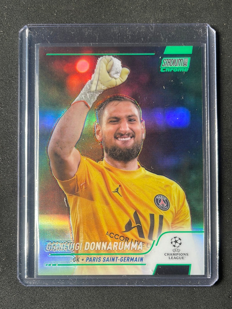 2021-22 Topps Stadium Club Chrome UEFA Champions League Gianluigi Donnarumma Green Refractor 35/150
