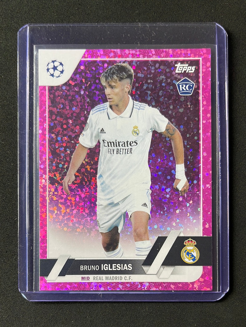 2022-23 Topps UEFA Club Competitions Bruno Iglesias Pink Sparkle