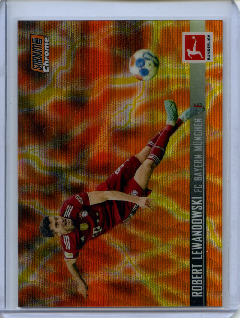 2021-22 Topps Bundesliga Stadium Club Chrome Robert Lewandowski Orange Yellow Wave Electric Charge