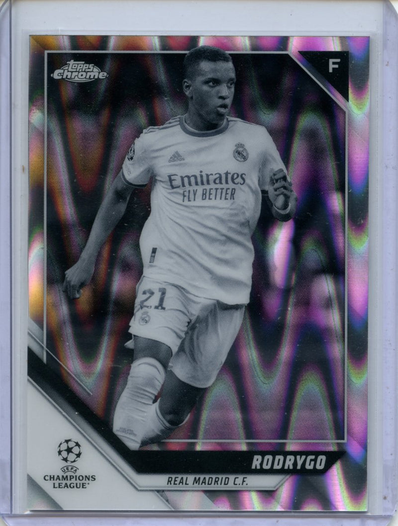 2021-22 Topps Chrome UEFA CL Rodrygo Black & White Ray Wave Refractor