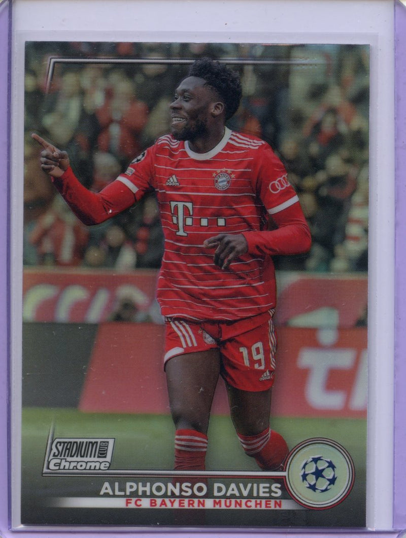 2022-23 Topps Stadium Club Chrome UEFA Club Competitions Alphonso Davies Refractor