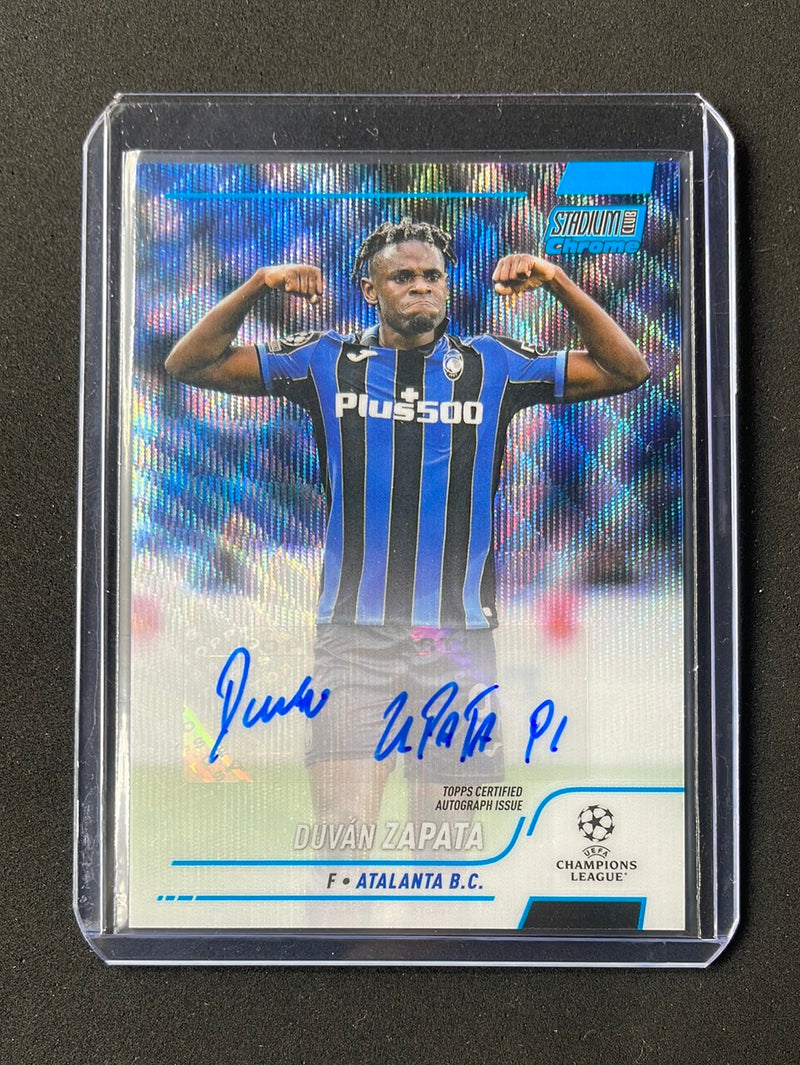 2021-22 Topps Stadium Club Chrome UEFA Champions League Duvan Zapata Blue Wave Autographs 56/75