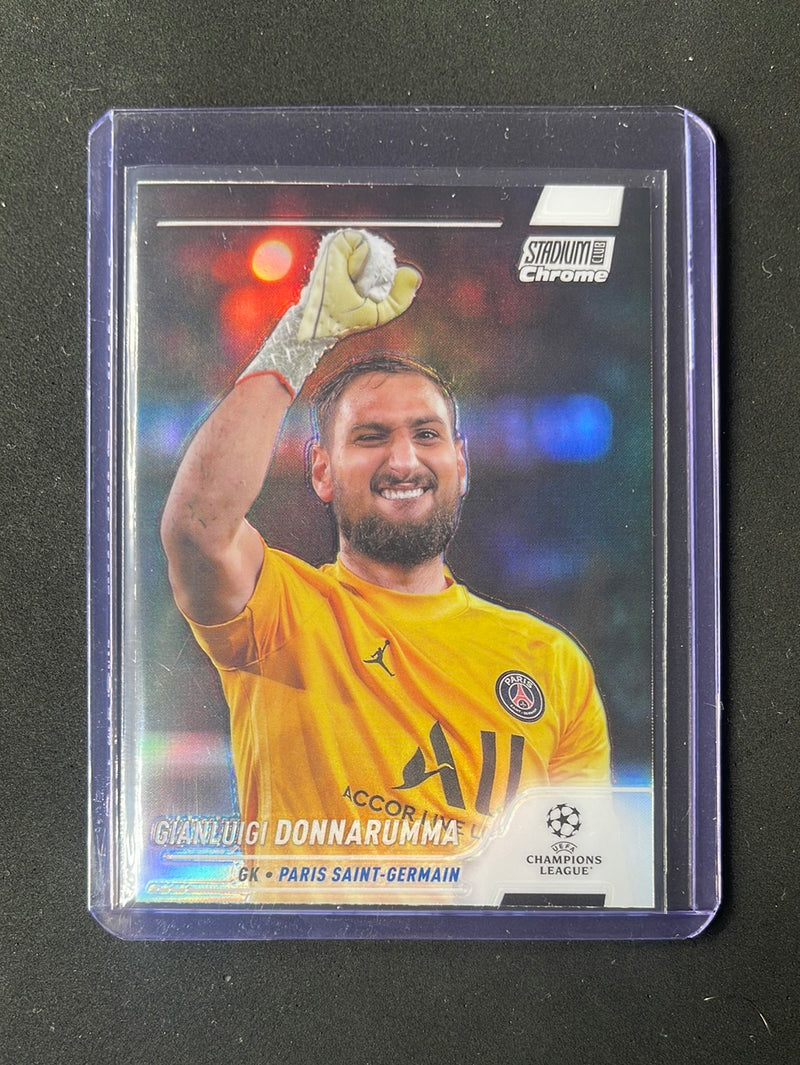 2021-22 Topps Stadium Club Chrome UEFA Champions League Gianluigi Donnarumma Refractor