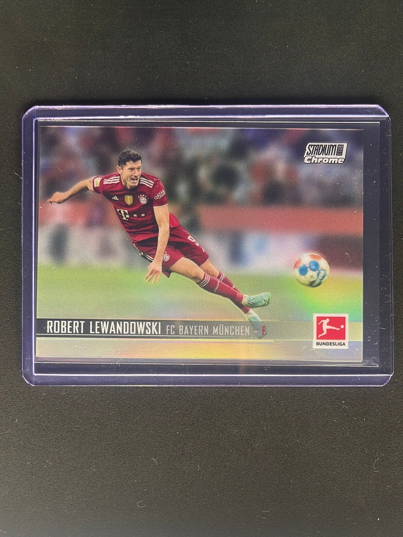 2021-22 Topps Bundesliga Stadium Club Chrome Robert Lewandowski Refractor